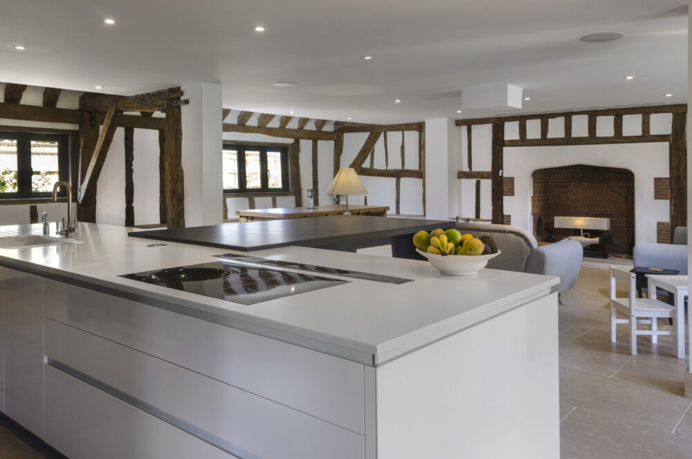Corian® ISLAND WORKTOP WITH INTEGRATED SINK AND FLUSH HOB