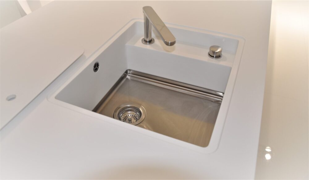 Corian® WORKTOP WITH FLUSH SINK COVER